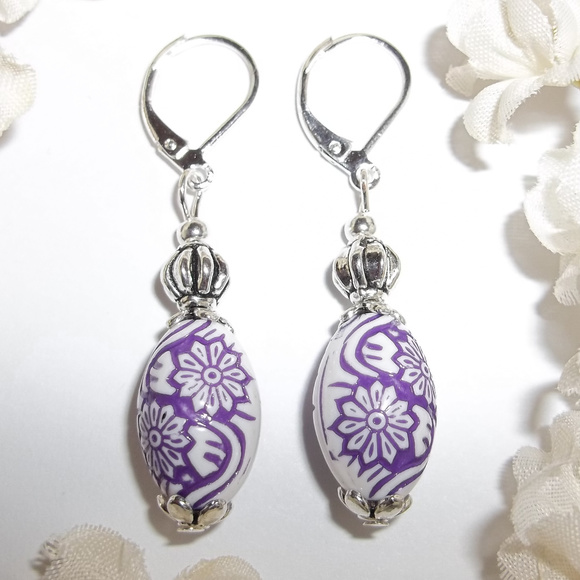 wvluckygirl Jewelry - Purple and White Flower Earrings Dangle Drop 3694